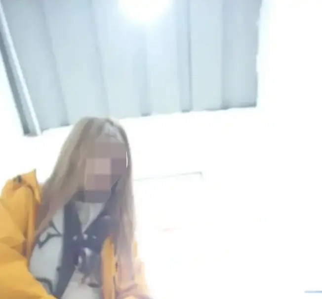 《抖音木木黑色工装裤厕所》网红木木厕所事件原视频完整版无删减，免费在线观看，感受少女与绿野的静谧约定，网盘资源极速获取