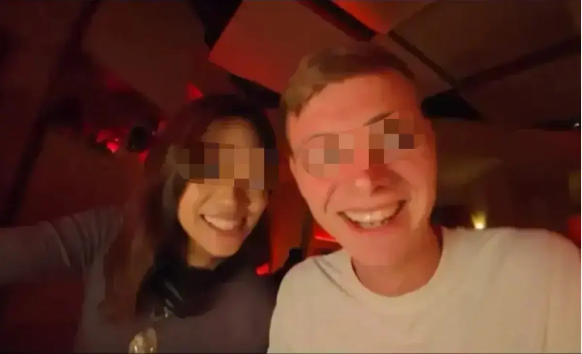 4K超清《老外街头挑战24小时恋爱》无删减版流出！海外博主跟拍，体验中国市井里的24小时恋爱！