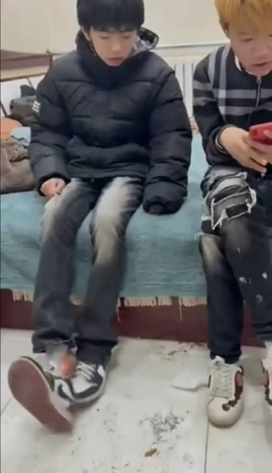 《轻奢小哥事件》全揭秘！轻奢网视频站流出关键画面 - 轻奢小子事件无删减视频在线看 - 一探轻奢王究竟
