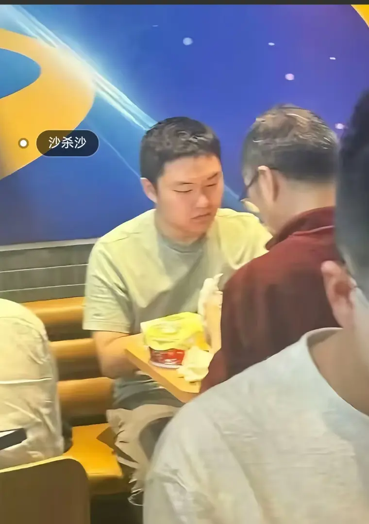 上海第二工业大学沙哥回应来了！沙哥各类视频无广告在线观看-包含砸门、吃汉堡等视频全内容-《上海第二工业大学沙哥》资源多网盘下载