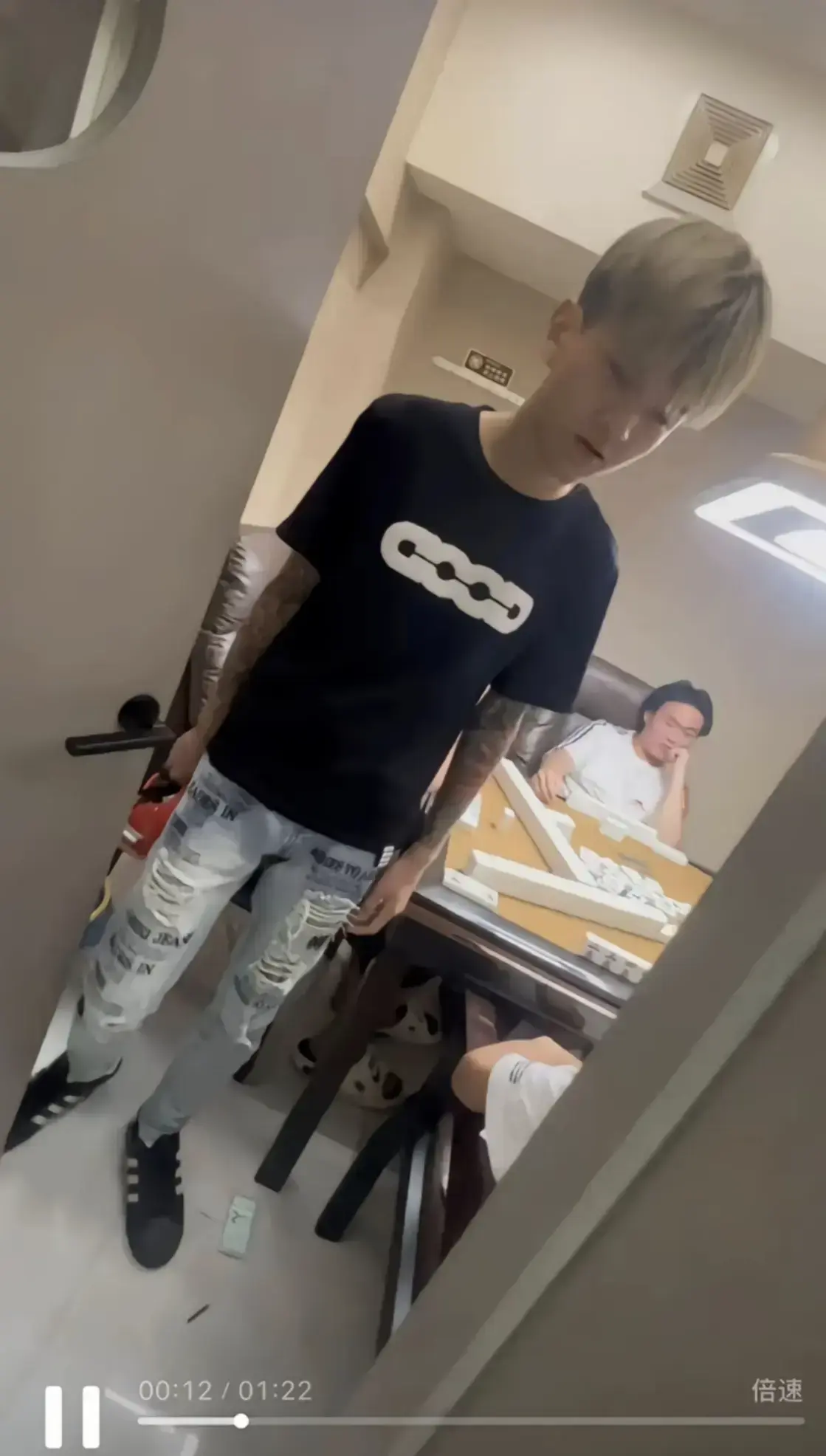 《国服达摩潮汕网红事件》全揭秘-麻将室3秒18拳超高清视频-女票被摸手冲突始末