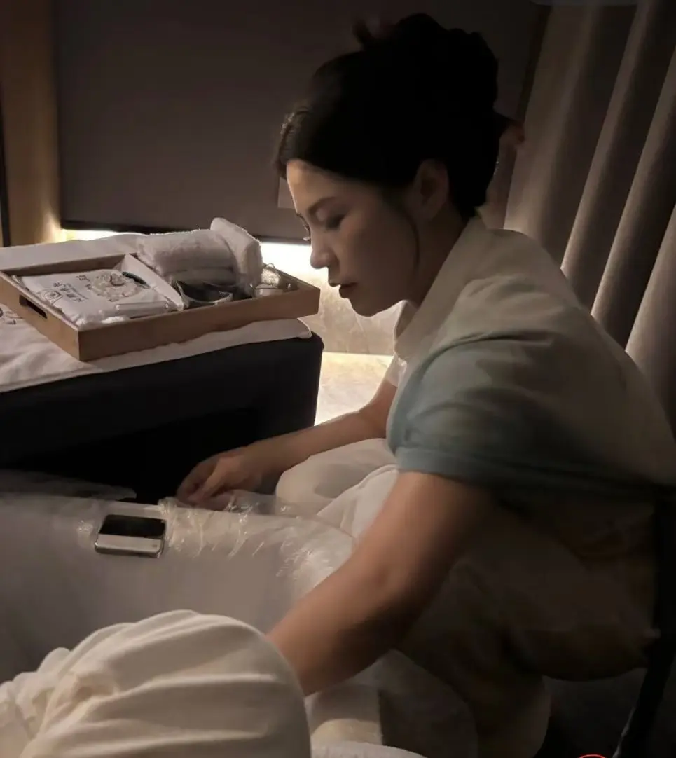 《宁夏4V1网红斗殴事件》-流畅不卡顿免费观看 实拍固原网红群殴女网红完整版-未删减蓝光画质-网盘资源下载~《宁夏4V1网红斗殴事件》热传