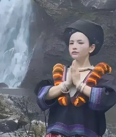 免费在线播放《苗族瀑布女孩》全集，1080P高清无删减，樱花动漫资源，网盘免费分享别错过！