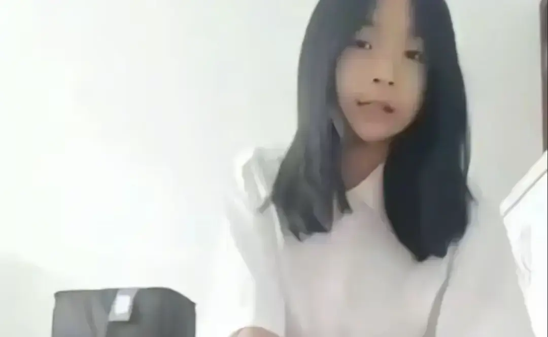 《张婉莹女孩写作业事件》全内容呈现-张婉莹暑假写作业全过程记录-高清无删减张婉莹写作业视频-多网盘资源免费获取